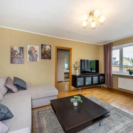 Free Parking 2 Bedroom Center *