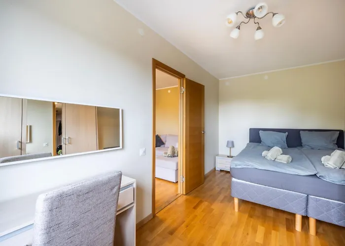 Free Parking 2 Bedroom Center