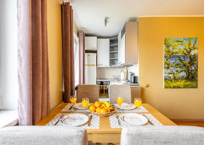 Free Parking 2 Bedroom Center *