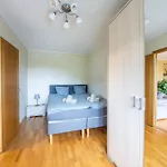 Free Parking 2 Bedroom Center 公寓