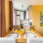 Free Parking 2 Bedroom Center *